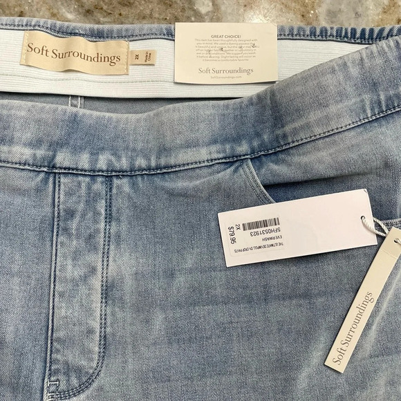 Soft Surroundings The Ultimate Denim Pull-On Crop Jeans in everwash straight leg - Picture 3 of 15